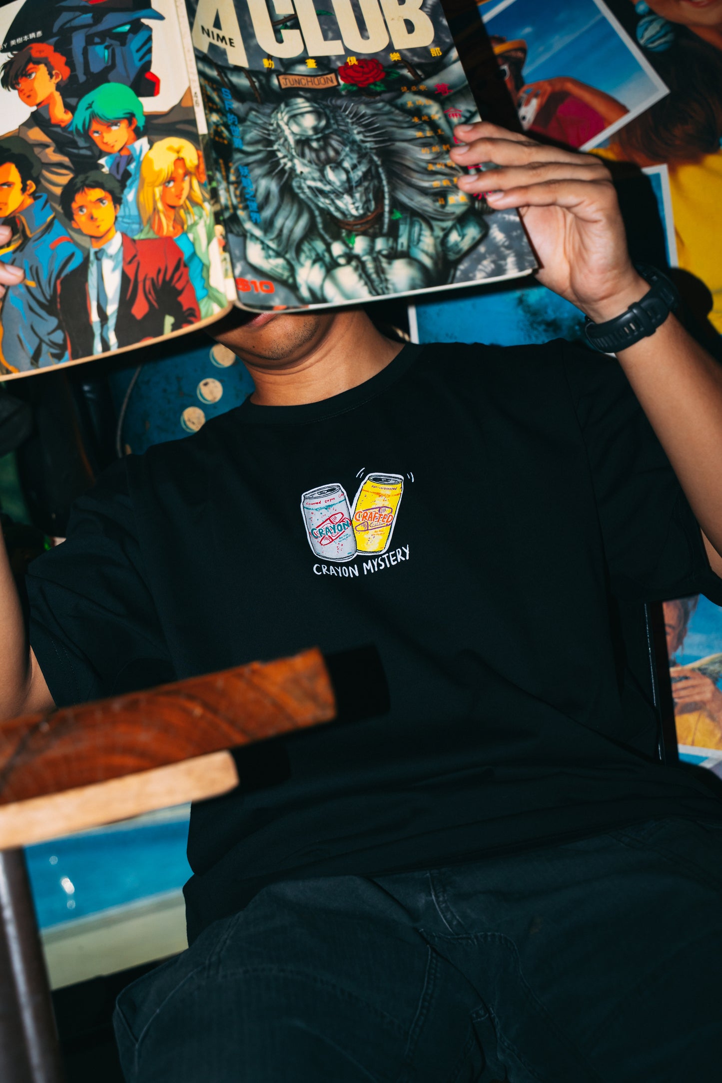 CRAYON MYSTERY (BLACK T)
